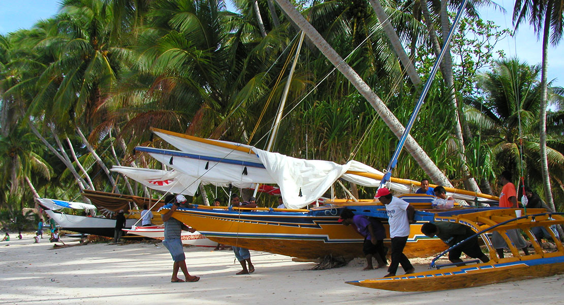Start of the Ailinglaplap Jabro race 2003.