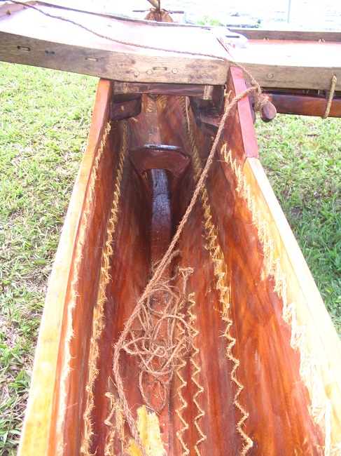 Taiwan canoe - inside the hull