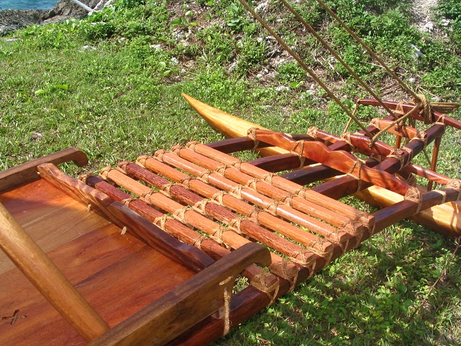 Taiwan canoe - platform connecting to the float