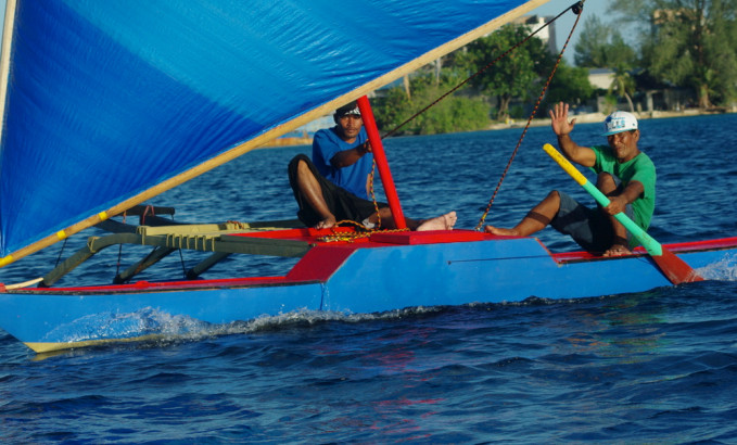 Di In Ek, skippered by Paul River, heads for home after placing 2nd in the Majuro Day 2015 Canoe Race.