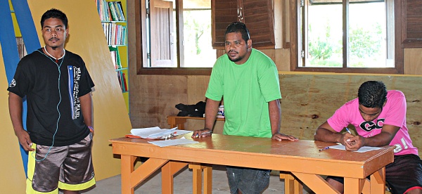 GEF Trainees Oliber Mack and Anje Banjo with counselor Sealend Laiden during orientation. Photo: Suemina Bohanny