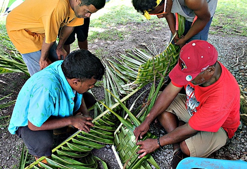 rainer Binton Daniel teaching Atnel Tabu & Danny Henry how to weave Marshallese plate from coconut palm as trainer Gregory observes. Photo: Sealand Laiden